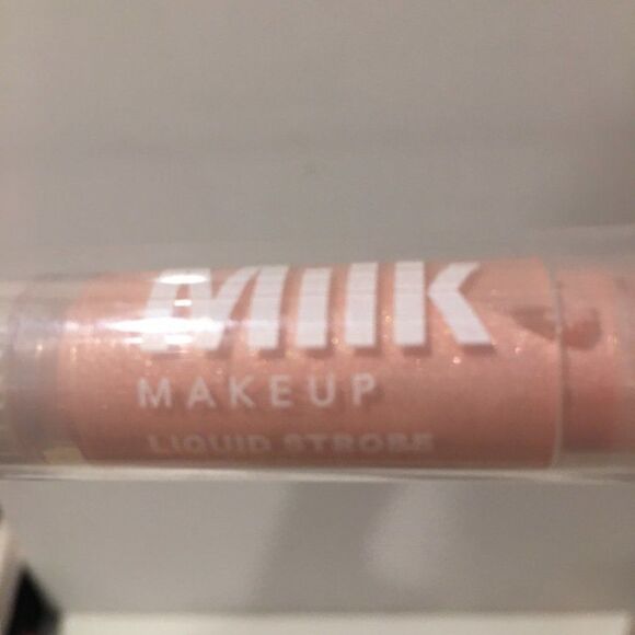 Milk Makeup Aura Liquid Highlighter Roller Pen - Picture 2 of 5